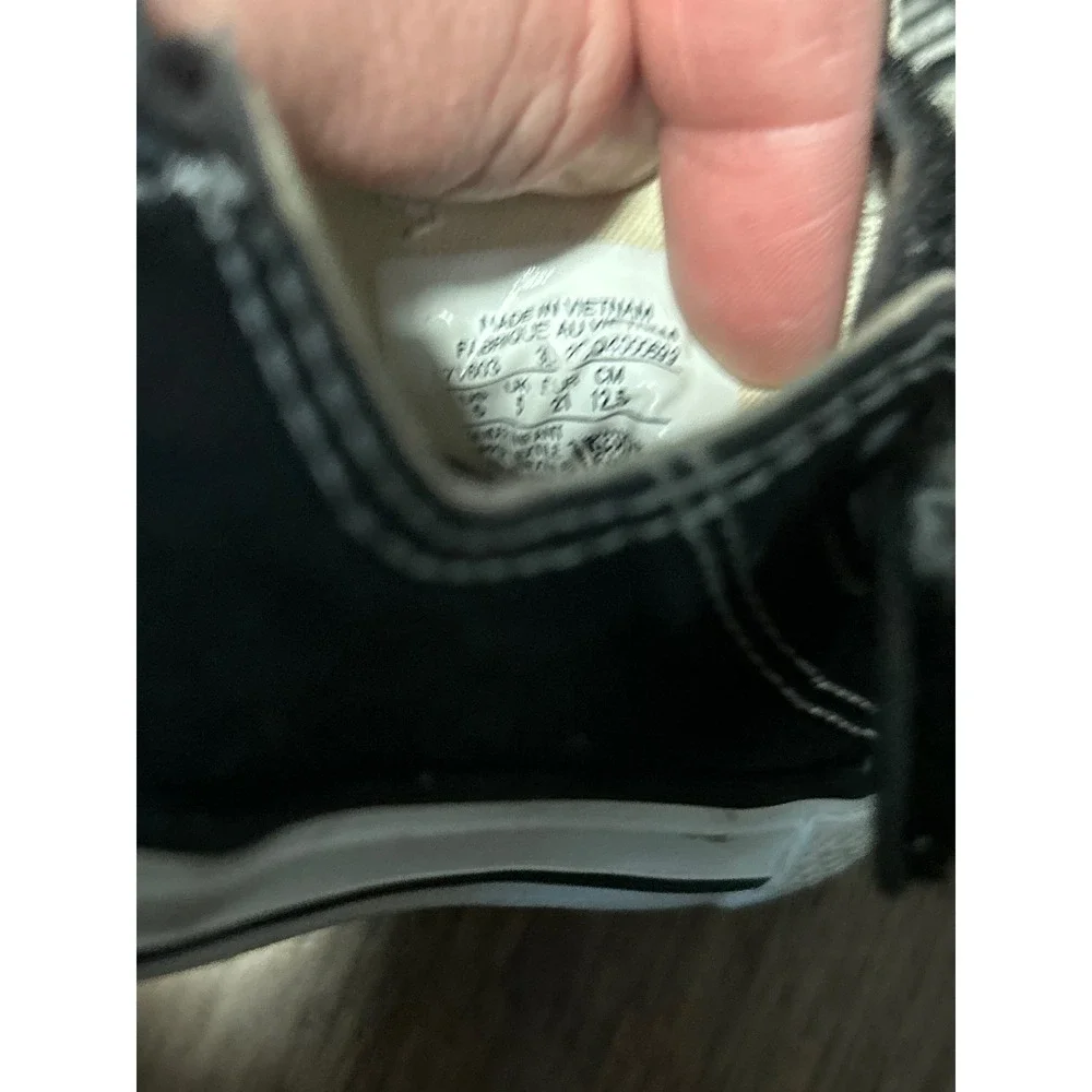 Converse Chuck Taylor All Star 2V Black Canvas Toddler Sneakers Size 5C 7J603